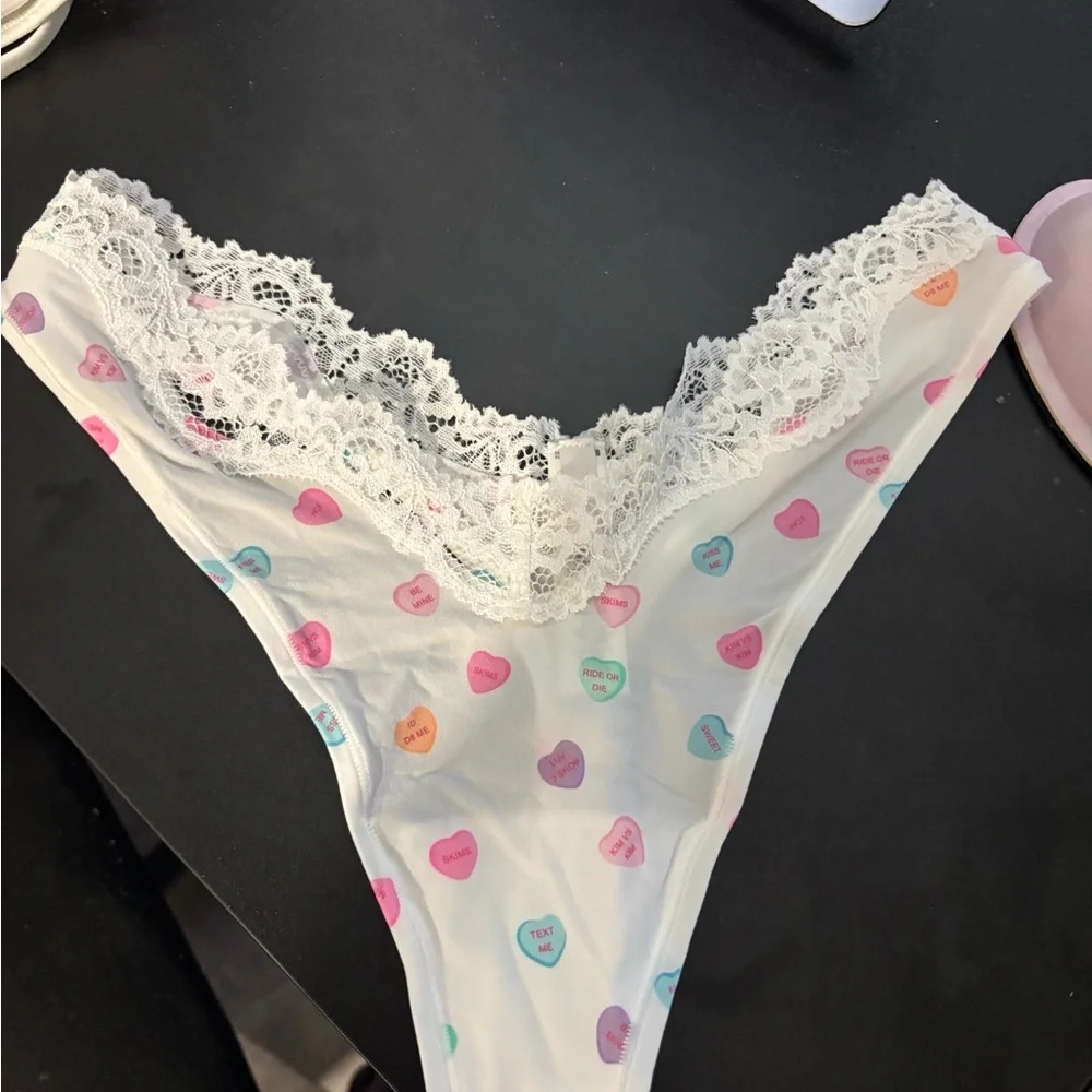 SKIMS White and Pink Lace Bralette - Picture 3 of 3